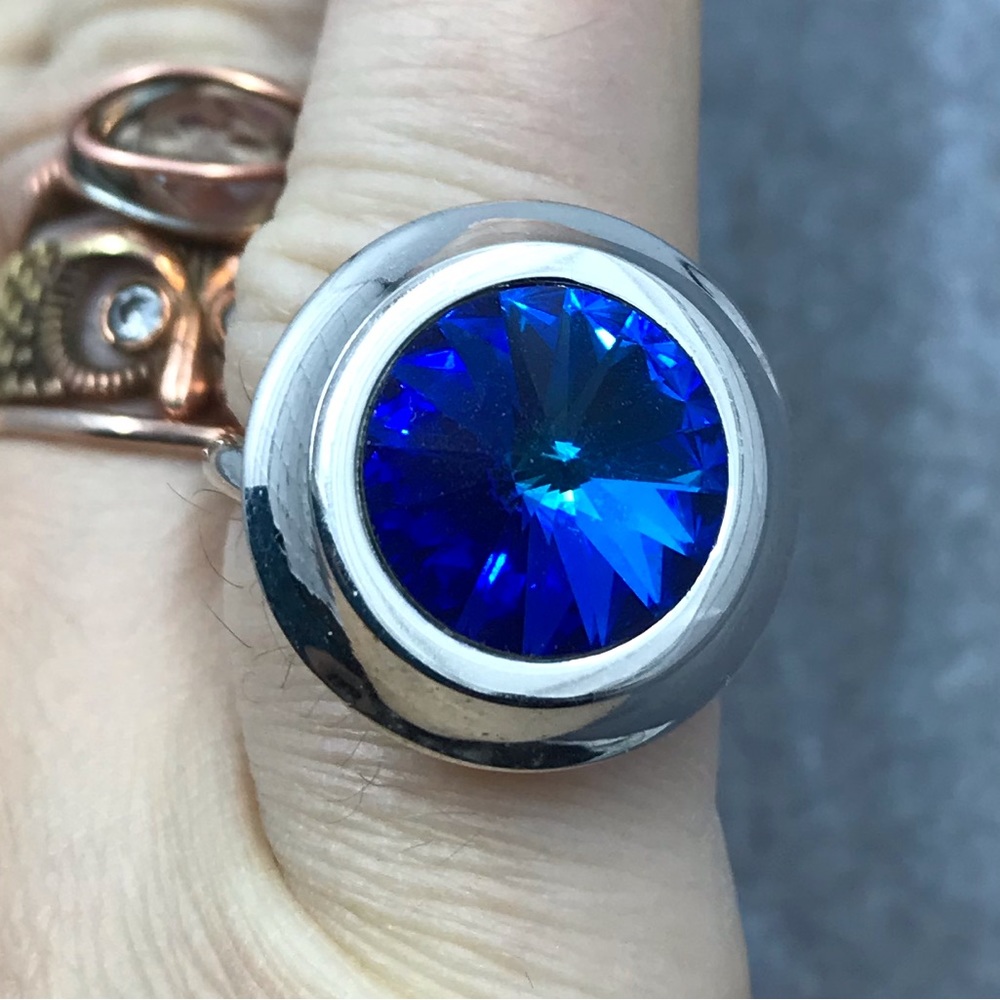 Like new Sarah Coventry ring blue